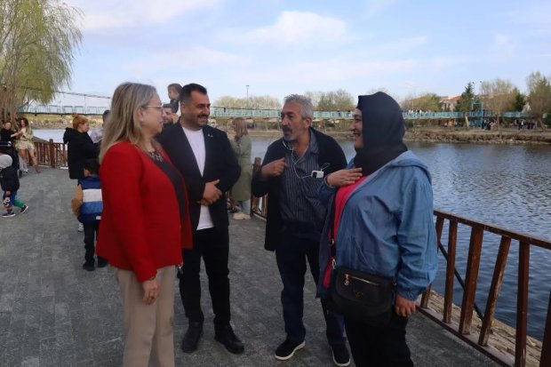TBMM MHP Grup Başkanvekili ve Nevşehir Milletvekilimiz Sn. Prof. Dr. Filiz Kılıç, Belediye Başkanımız Sn. Mustafa Kenan Sarıtaş, MHP Avanos İlçe Başkanımız Sn. Alparslan Atasoy ve İl Genel Meclis Üyemiz Sn. Murat Öztürk, çarşı merkezinde ve Kızılırmak ken