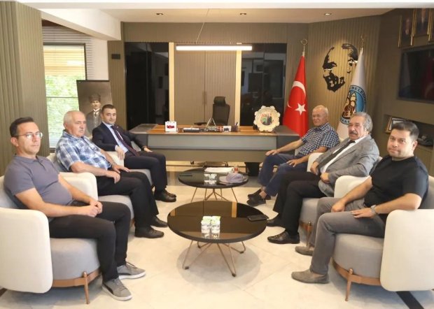 Emekli Vali Lütfi Yiğenoğlu Belediye Başkanımız Mustafa Kenan Sarıtaş'ı makamında ziyaret etti