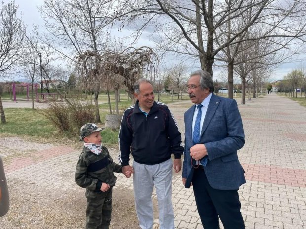 Belediye Başkanımız Sayın Mustafa Kenan Sarıtaş, belediyemizin yürüttüğü çalışmaları yerinde incelemek üzere sahaya indi.