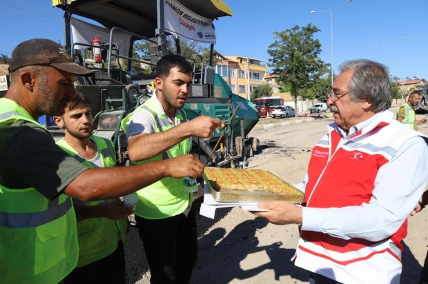 “Avanos’un Çehresini Değiştiren Hizmet: İnönü Caddesi’nde BSK Sıcak Asfalt Atımı Başladı”