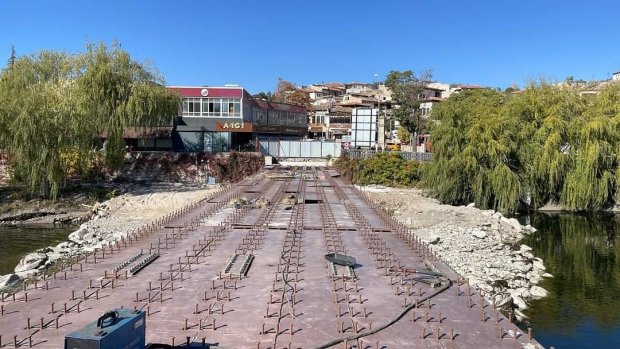 Belediye Başkanımız Mustafa Kenan Sarıtaş, Tarihi Taş Köprü’müzde devam eden tadilat çalışmasını yerinde inceledi.