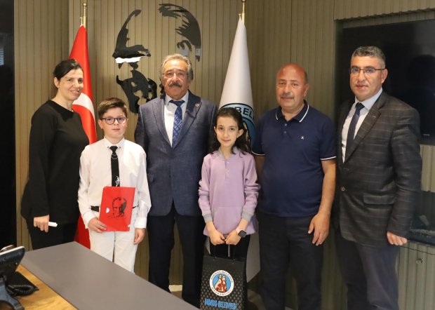 Çocuk Başkanlar Makama Oturdu.