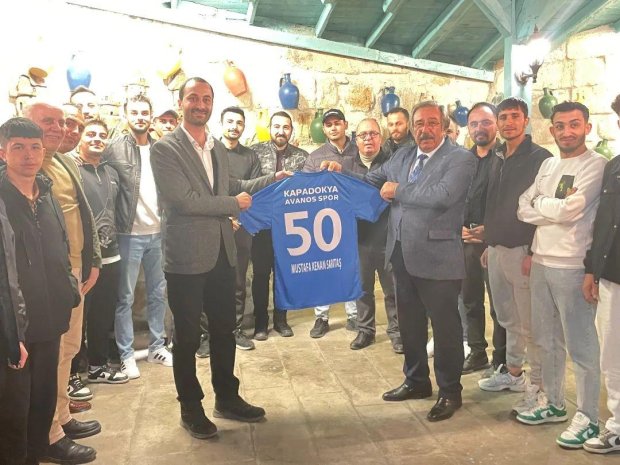 Belediye Başkanımız Mustafa Kenan Sarıtaş, Kapadokya Avanos Spor futbolcuları ve yöneticileri ile moral yemeğinde bir araya geldi.