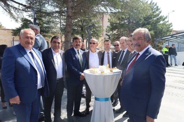 Belediye Başkanımız Sayın Mustafa Kenan Sarıtaş, Nevşehir Vilayetler Evi'nde gerçekleştirilen il protokolü bayramlaşma programına katıldı.