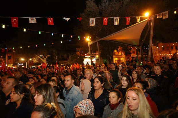29 Ekim Cumhuriyet Bayramı kutlamaları kapsamında, Fener Alayı ve Kortej Yürüyüşü Gerçekleştirildi