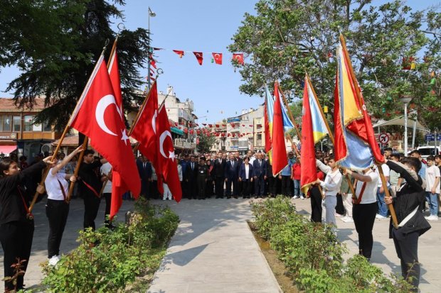 19 Mayıs Atatürk'ü Anma Gençlik ve Spor Bayramı Kutlamaları Bayrak Yürüyüşü ile Başladı