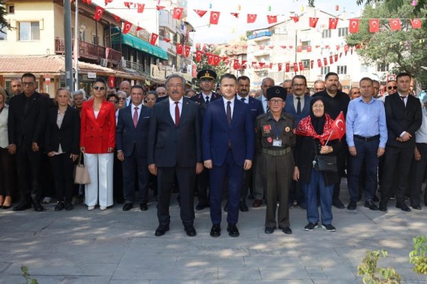 Şanlı tarihimize altın harflerle yazılan 30 Ağustos Zafer Bayramı'nın 103. yıl dönümü ilçemizde coşkuyla kutlandı.
