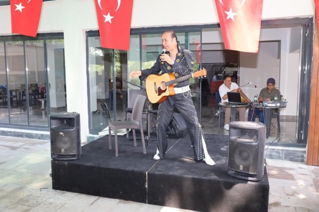 Almanya Kapadokya Kültür Derneği ve Avrupa Nevşehirliler Platformu ve Belediyemiz iş birliğinde düzenlenen “Kapadokya Gurbetçiler Buluşması Müzik Şöleni”, Belediyemize ait Kızılırmak Sosyal Tesisleri'nde gerçekleştirildi.