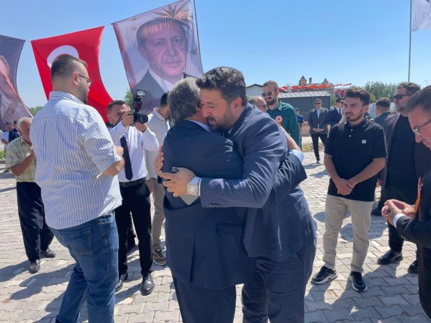 Ulaştırma ve Altyapı Bakanımız Sayın Abdulkadir Uraloğlu’nun katılımlarıyla kapsamlı şekilde restorasyonu tamamlanarak hizmete giren Tarihi Taş Köprümüzün resmi açılışı tören gerçekleştirildi.
