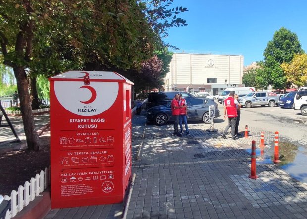 Avanos Belediye Başkanlığı, Türk Kızılay Nevşehir Şubesi ve Kızılay Lojiştik işbirliği protokolü kapsamında 8 noktaya kıyafet bağış kutuları yerleştirildi.