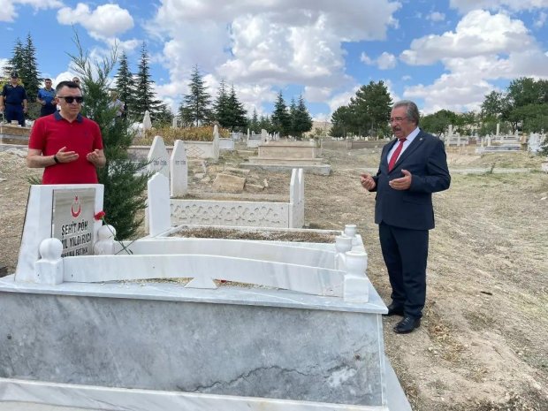 15 Temmuz Demokrasi ve Milli Birlik Günü anma programı kapsamında şehitlik ziyareti gerçekleştirildi.