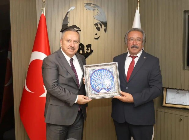 Nevşehir Valisi Sn. Ali Fidan Belediye Başkanımızı ziyaret ederek görevinde başarılar diledi.