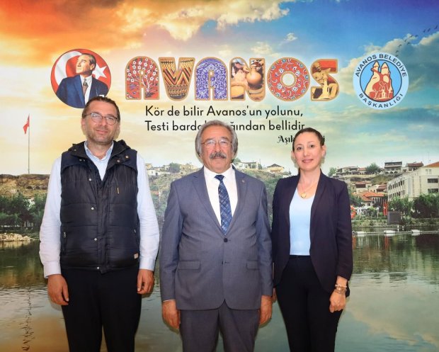 Horasan Ereni Hacıbektaş Veli Derneği Dernek Başkanı Sayın Nuriye Göçer ve Dernek Yönetim Kurulu Üyesi Sayın Cem Emre Güvenç Belediye Başkanımız Sayın Mustafa Kenan Sarıtaş'ı ziyaret ettiler.