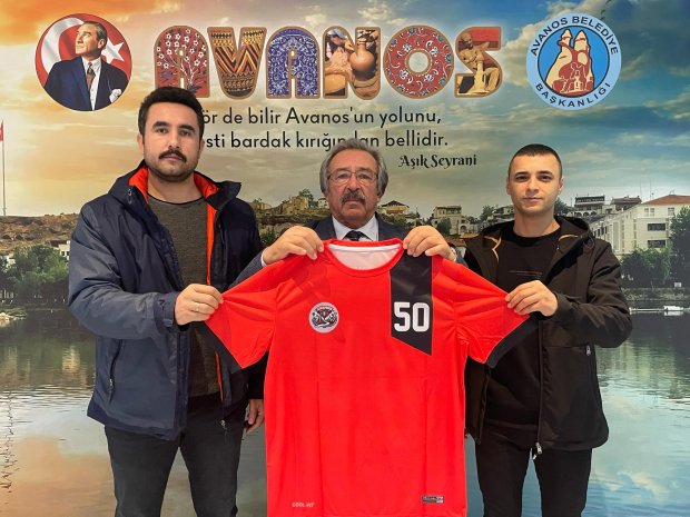 Avanos Anadolu Spor Kulübü Başkanı Sn. Atabey Demirkundak ve Kulüp Antrönörü Sn. Veysel Mutlu Ergün, Belediye Başkanımız Sn. Mustafa Kenan Sarıtaş’ı ziyaret ettiler.