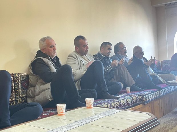 Belediye Başkanımız Sayın Mustafa Kenan Sarıtaş, Topaklı eski muhtarı Sayın Kamelya Atıl'ın teyzesi ve Sayın Tahir Solmaz ile Sayın Süllü Solmaz'ın halasının taziye evine ziyarette bulundu.