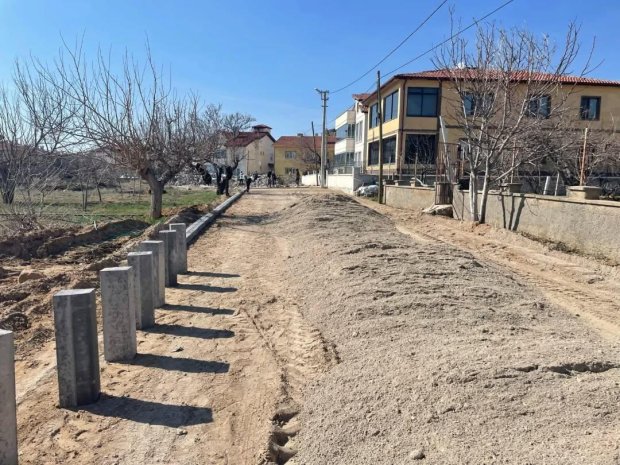Belediye Başkanımız Sayın Mustafa Kenan Sarıtaş, kilit parke yol ve bordür çalışmalarını inceledi.