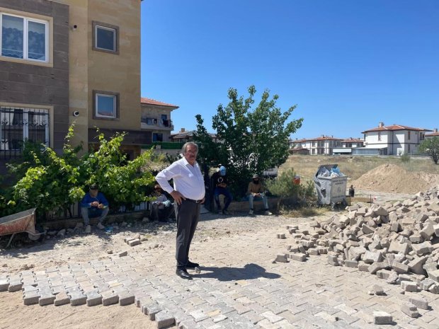 Belediye Başkanımız Sayın Mustafa Kenan Sarıtaş, belediyemiz tarafından ilçemiz genelinde yürütülen altyapı ve çevre düzenleme çalışmalarını sahada yerinde inceledi.