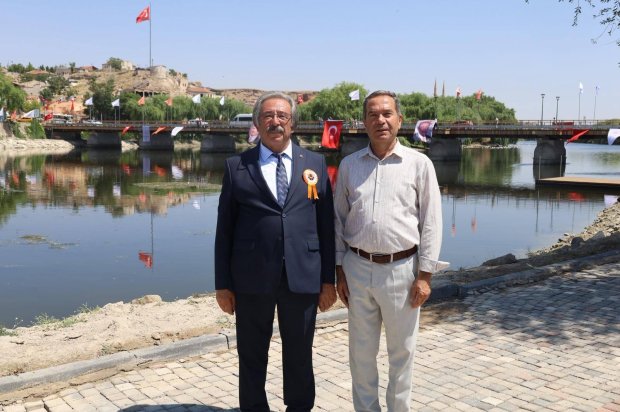 Ulaştırma ve Altyapı Bakanımız Sayın Abdulkadir Uraloğlu’nun katılımlarıyla kapsamlı şekilde restorasyonu tamamlanarak hizmete giren Tarihi Taş Köprümüzün resmi açılışı tören gerçekleştirildi.