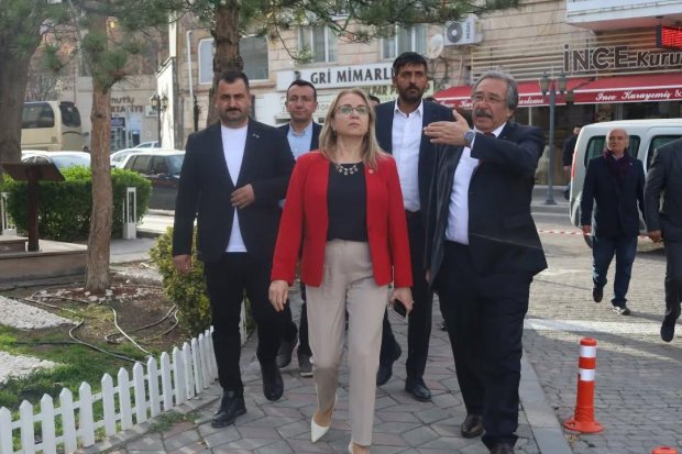 TBMM MHP Grup Başkanvekili ve Nevşehir Milletvekilimiz Sn. Prof. Dr. Filiz Kılıç, Belediye Başkanımız Sn. Mustafa Kenan Sarıtaş, MHP Avanos İlçe Başkanımız Sn. Alparslan Atasoy ve İl Genel Meclis Üyemiz Sn. Murat Öztürk, çarşı merkezinde ve Kızılırmak ken