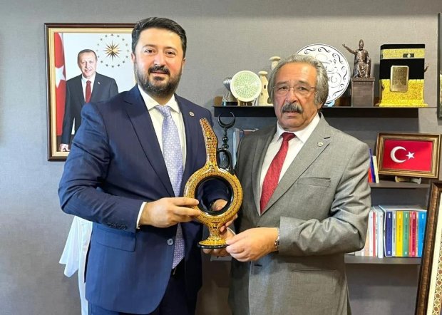 Belediye Başkanımız, Nevşehir Milletvekili Emre Çalışkan’ı makamında ziyaret etti.