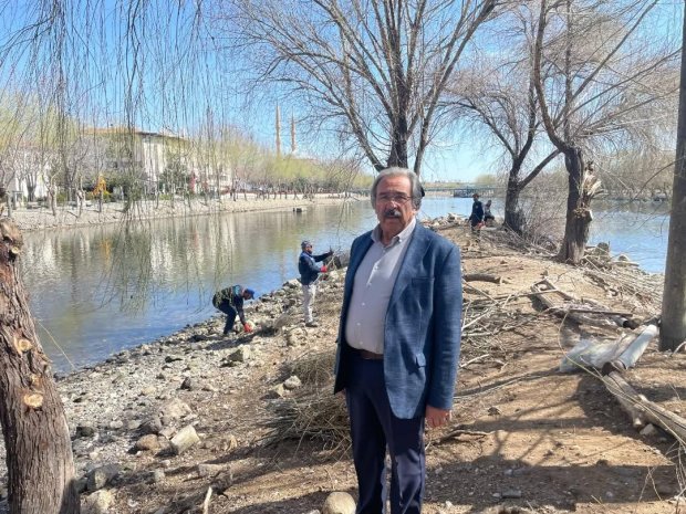 Kazların kuluçka dönemi öncesinde ada da temizlik ve yuva yapım çalışmaları başlatıldı