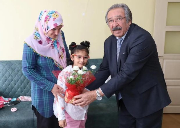 Başkanımız Anneler Günü Münasebetiyle Fedakar Annelerimizi Evlerinde Ziyaret Etti