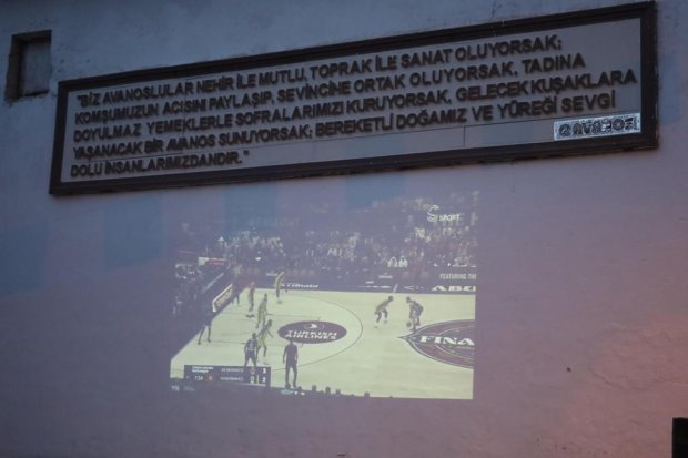 Dev ekranda maçı izleyen yüzlerce vatandaşımız, galibiyetle birlikte büyük bir coşku ve sevinç yaşadı.