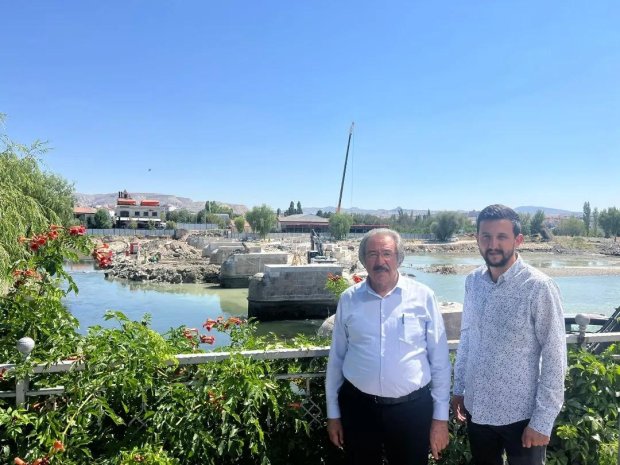 Belediye Başkanımız Mustafa Kenan Sarıtaş, restorasyon süreci devam eden Tarihi Taş Köprü’nün çalışmalarını yerinde inceledi.