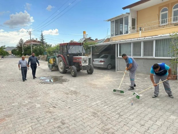 İlçemiz Genelinde Yol, Kaldırım ve Temizlik Çalışmaları Devam Ediyor