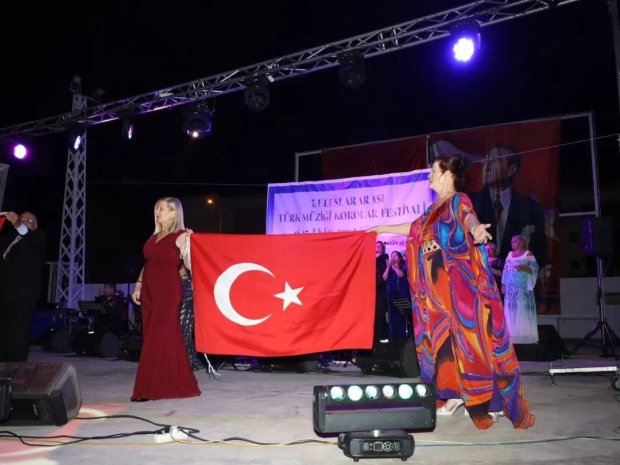 10 farklı koronun katılım sağladığı "7.Uluslararası Türk Müziği Korolar Festivali" Konseri Amfi Tiyatro'da Avanoslu müzik severlerin katılımı ile gerçekleşti.