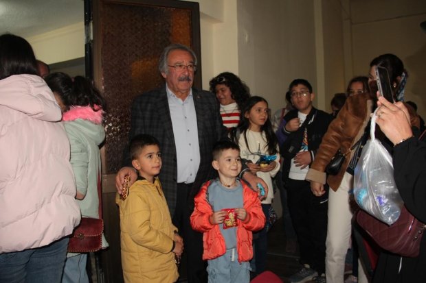 "61. Kütüphane Haftası" etkinlikleri kapsamında düzenlenen animasyon film gösterimi çocukların büyük ilgisi ve yoğun katılımıyla gerçekleştirildi.