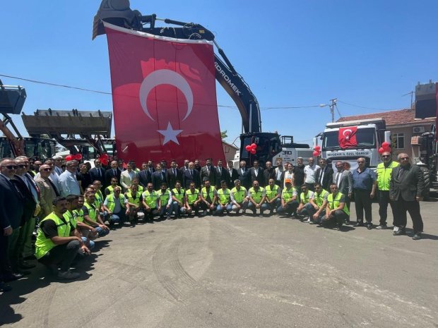 Nevşehir İl Özel İdaresi tarafından düzenlenen “Sezon Açılışı ve Araç Tanıtım Programı”, yoğun bir katılımla İl Özel İdaresi yerleşkesinde gerçekleştirildi.