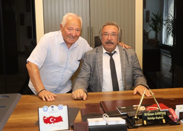 Belediye Başkanımız Mustafa Kenan Sarıtaş'ı ziyarete gelen hemşehrilerimize nazik ziyaretleri için teşekkür ederiz.