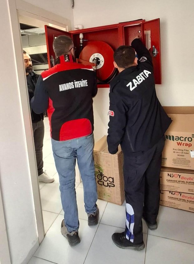 Belediyemiz Zabıta Müdürlüğü ekipleri, ilçemiz genelindeki işyerlerinde denetim çalışmaları yapıyor.