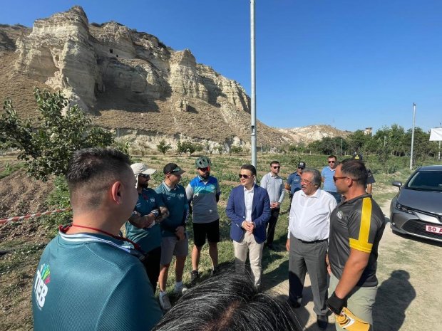 3. Kapadokya Uluslararası Bisiklet Festivali, büyüleyici doğası ve tarihi dokusuyla Avanos’ta coşku dolu bir başlangıç yaptı.