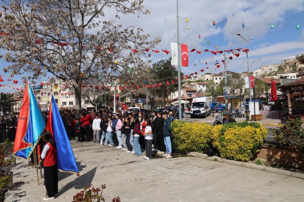 23 NİSAN ULUSAL EGEMENLİK VE ÇOCUK BAYRAMI DOLAYISIYLA ÇELENK TÖRENİ DÜZENLENDİ