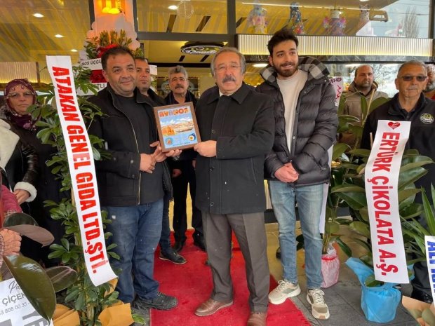 Belediye Başkanımız Sayın Mustafa Kenan Sarıtaş yeni yerinde hizmete giren Damla Pastanesi'nin açılışını gerçekleştirdi.