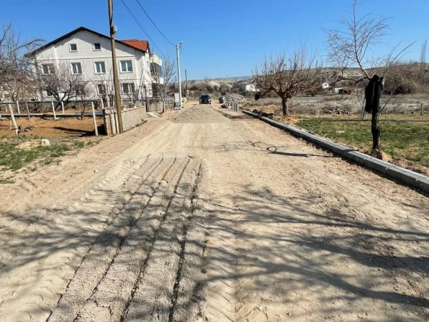 Belediye Başkanımız Sayın Mustafa Kenan Sarıtaş, kilit parke yol ve bordür çalışmalarını inceledi.