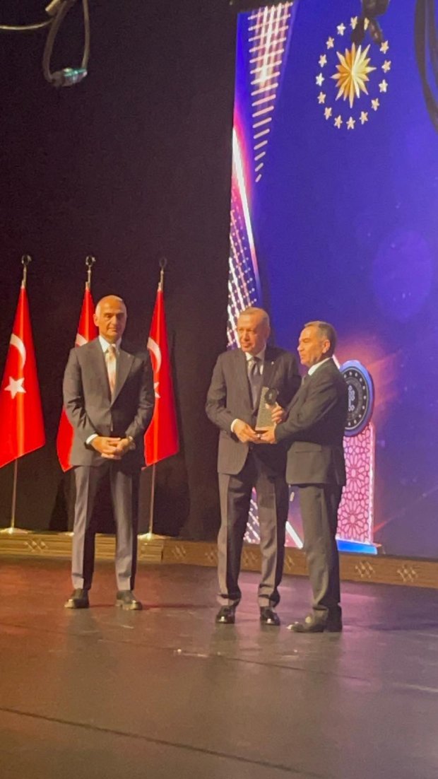 MUSTAFA GÜRAY TÜYSÜZ’E KÜLTÜR VE TURİZM BAKANLIĞI’NDAN “YAŞAYAN İNSAN HAZİNELERİ – YAŞAYAN MİRAS MÜZESİ” ÖZEL ÖDÜLÜ