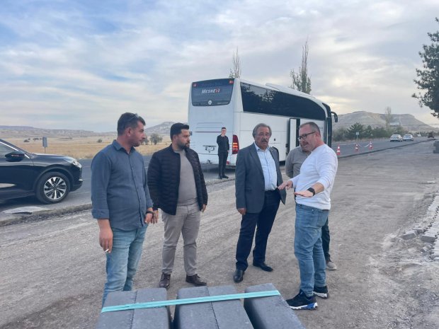 Belediye Başkanımız Sayın Mustafa Kenan Sarıtaş, Nevşehir Vali Yardımcısı ve İl Özel İdaresi Genel Sekreteri Sayın Hüseyin Çam ile Avanos–Çavuşin güzergahında yapımı devam eden bisiklet yolu ve parkuru çalışmalarını sahada inceledi.
