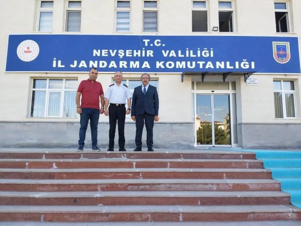 Belediye Başkanımız Mustafa Kenan Sarıtaş, Nevşehir İl Jandarma Komutanlığına atanarak ilimizde göreve başlayan Jandarma Kıdemli Albay Numan Öksüz’ü makamında ziyaret etti.