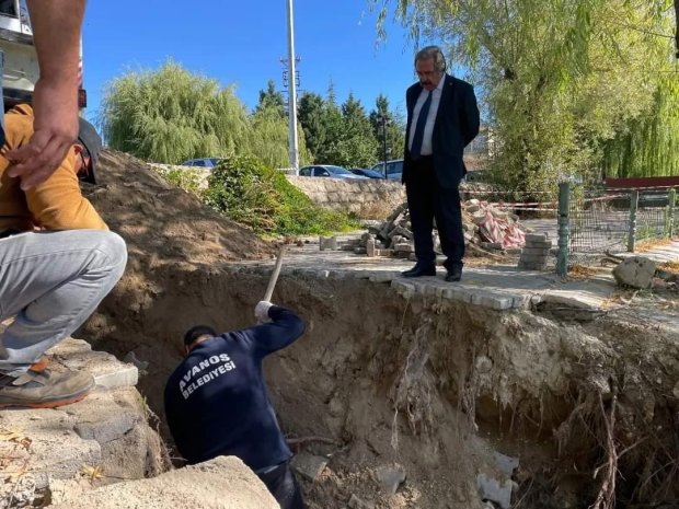 Belediye Başkanımız Kızılırmak nehri içinden geçen içme suyu boru hattında meydana gelen arızanın giderilmesi için yürütülen çalışmayı inceledi.