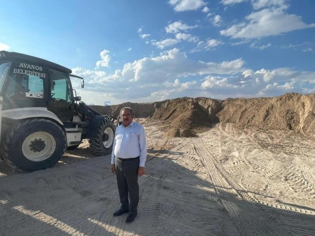Belediye Başkanımız, İlçemizin yeni Hükümet Konağı’nın hızla devam eden temel atma çalışmalarını yerinde inceleyerek çalışmalar hakkında bilgi aldı.