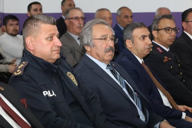 18 Mart Şehitleri Anma Günü ve Çanakkale Deniz Zaferi’nin 110.Yıl Dönümü münasebetiyle Avanos Mehmet Akif Ersoy Ortaokulu’nda anma programı düzenlendi.