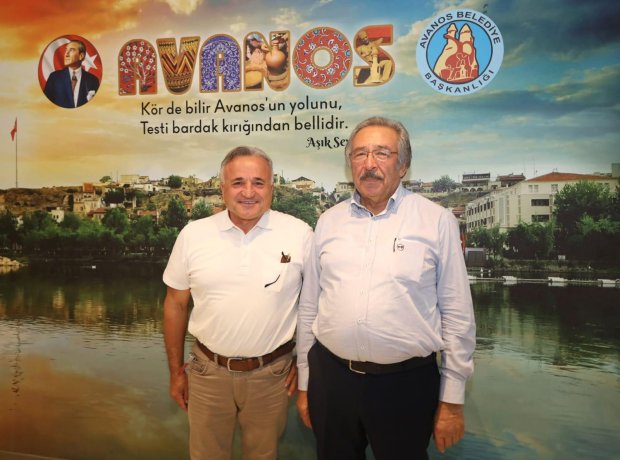 Gazeteci Osman Duman, Belediye Başkanımız Mustafa Kenan Sarıtaş'ı makamında ziyaret etti.
