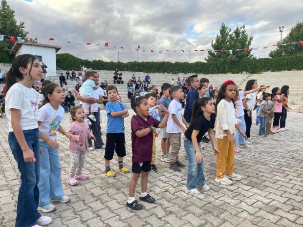 Avanos Belediyesi ve Göreme Belediyesi iş birliğinde, Kapadokya At ve Atçılık Kültür Festivali etkinlikleri kapsamında çocuklara yönelik Tiyatro oyunu düzenlendi.