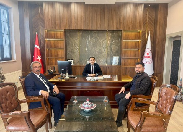 Belediye Başkanımız Sayın Mustafa Kenan Sarıtaş, Yeni Hükümet Konağı’ndaki makamına taşınarak görevine devam eden Avanos Kaymakamımız Sayın Osman Bilici’ye hayırlı olsun ziyaretinde bulundu.