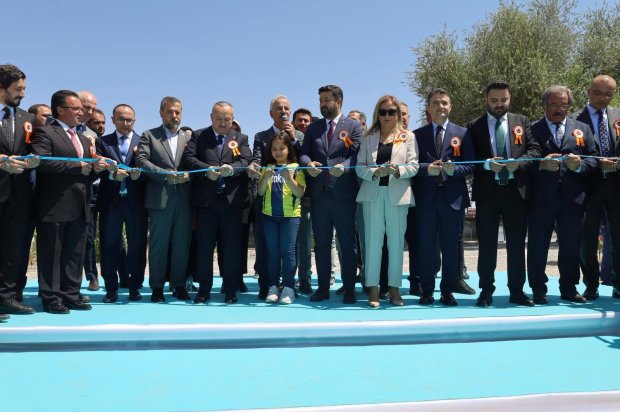 Ulaştırma ve Altyapı Bakanımız Sayın Abdulkadir Uraloğlu’nun katılımlarıyla kapsamlı şekilde restorasyonu tamamlanarak hizmete giren Tarihi Taş Köprümüzün resmi açılışı tören gerçekleştirildi.