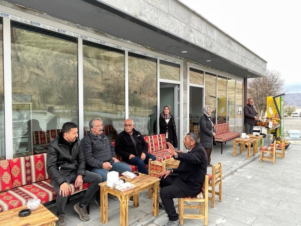 Belediye Başkanımız Sayın Mustafa Kenan Sarıtaş, Zelve’de yapımı tamamlanan ve faaliyete geçen iş yerlerini ziyaret ederek esnaflara hayırlı olsun dileklerini iletti.