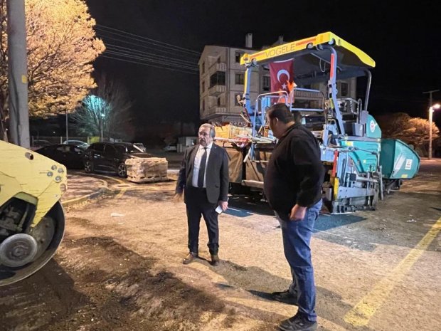 Sarıhan Caddesinde Sıcak Asfalt Çalışması Devam Ediyor.